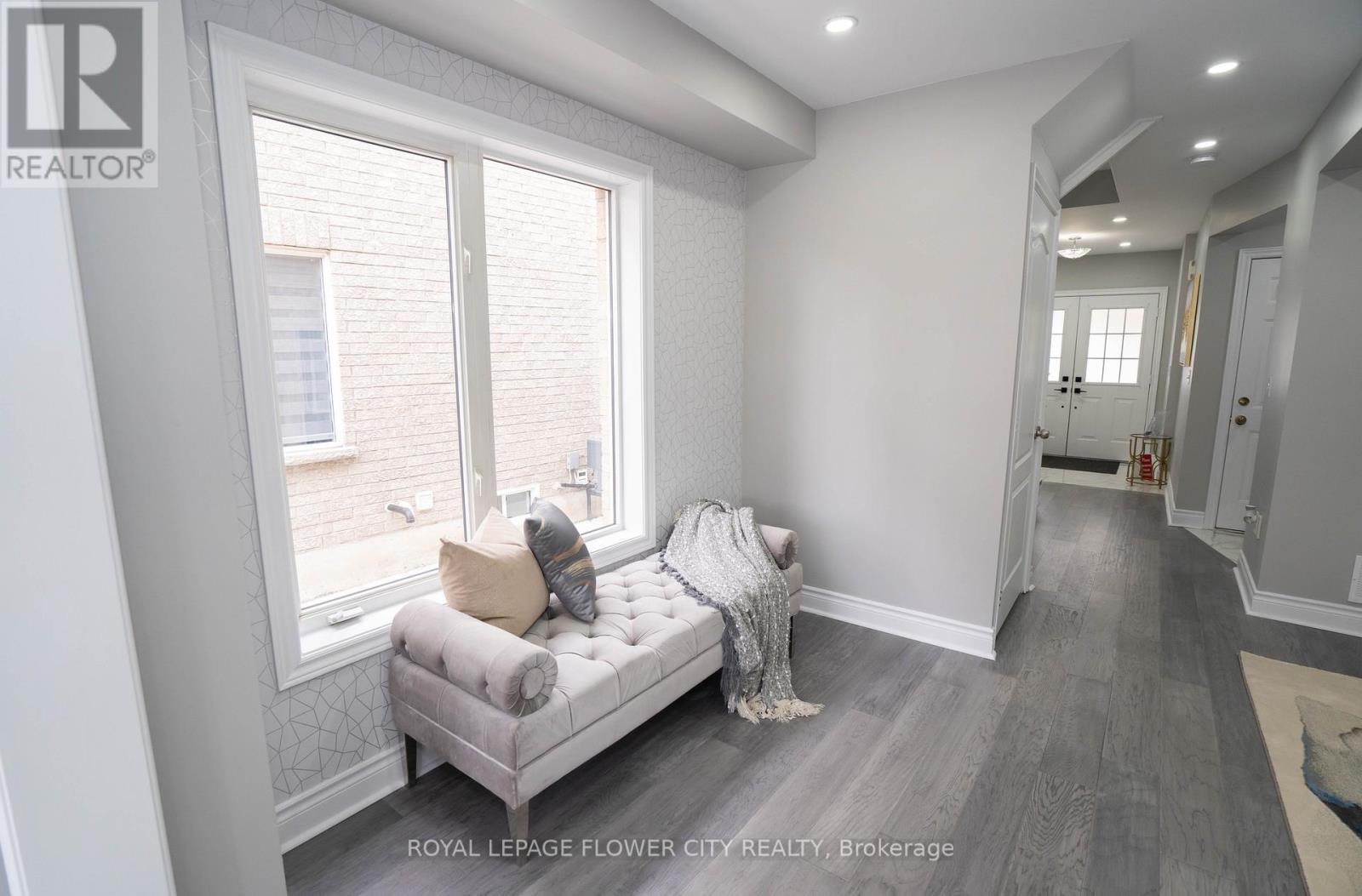 40 Dewridge Court, Brampton, Ontario  L6R 3C2 - Photo 7 - W12644066