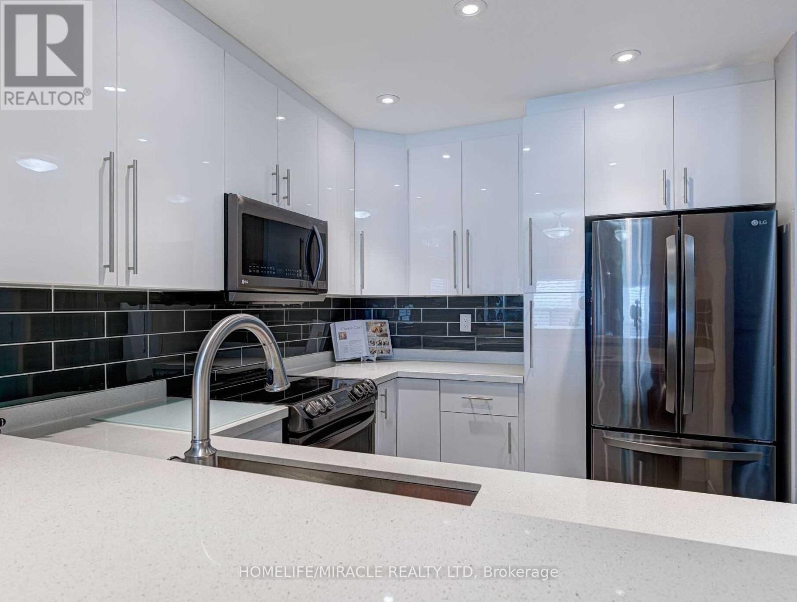 Ph-108 - 335 Webb Drive, Mississauga, Ontario  L5B 4A1 - Photo 7 - W12644076