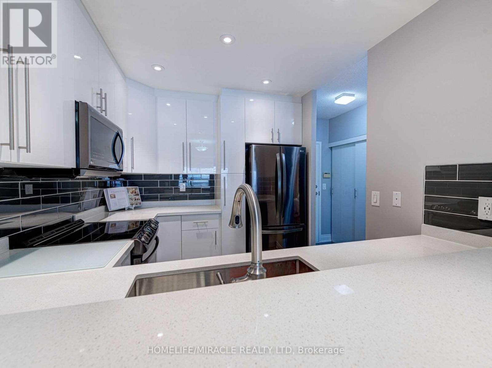 Ph-108 - 335 Webb Drive, Mississauga, Ontario  L5B 4A1 - Photo 8 - W12644076