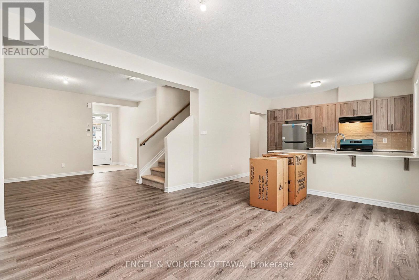 414 Broadcast Avenue, Ottawa, Ontario  K4A 5T5 - Photo 2 - X12644134