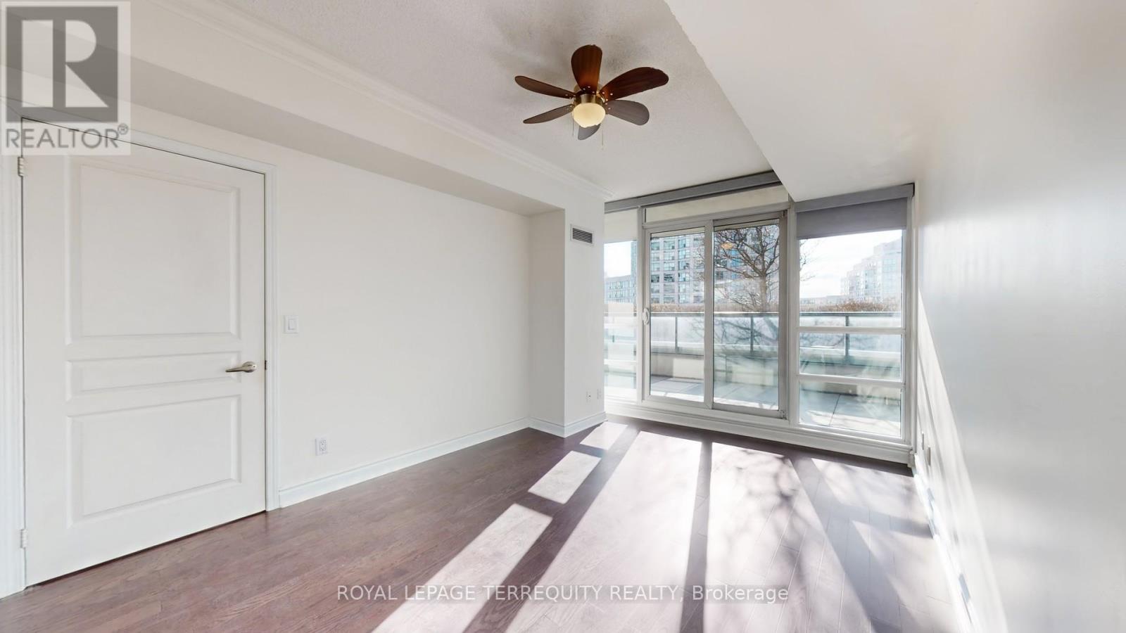 401 - 2240 Lake Shore Boulevard W, Toronto, Ontario  M8V 0B1 - Photo 10 - W12481196