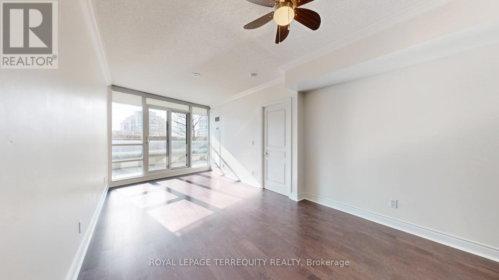 401 - 2240 Lake Shore Boulevard W, Toronto, Ontario  M8V 0B1 - Photo 8 - W12481196