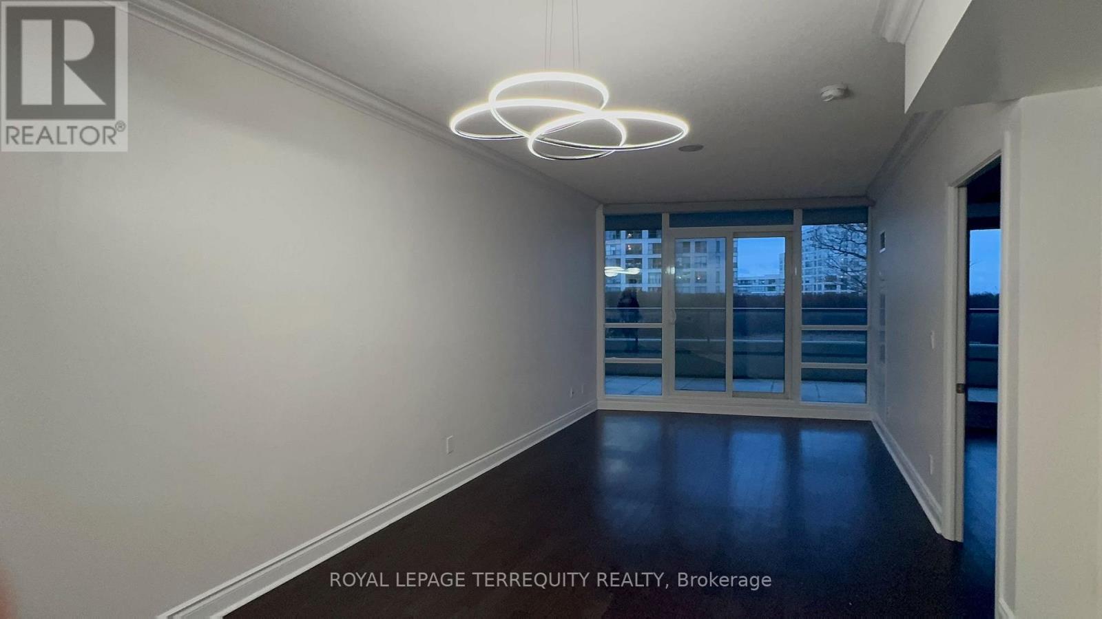 401 - 2240 Lake Shore Boulevard W, Toronto, Ontario  M8V 0B1 - Photo 9 - W12481196