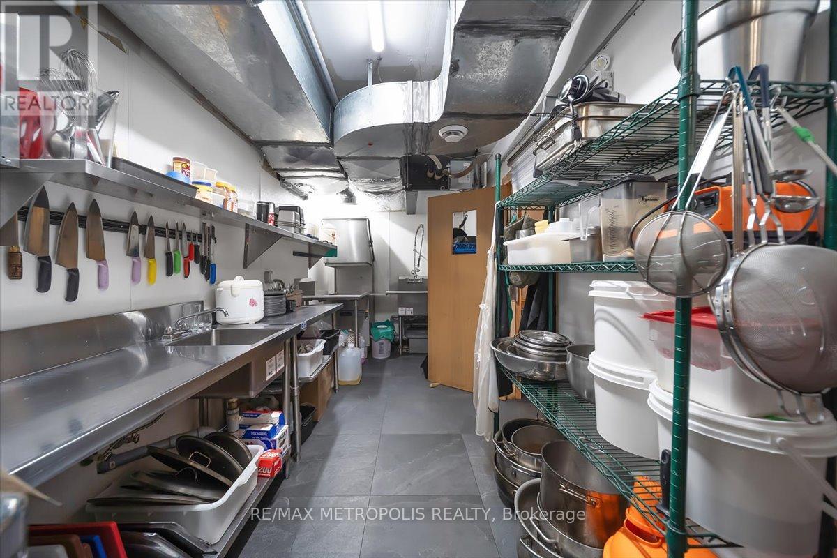 1226 King Street W, Toronto, Ontario  M6K 1G4 - Photo 11 - W12644132