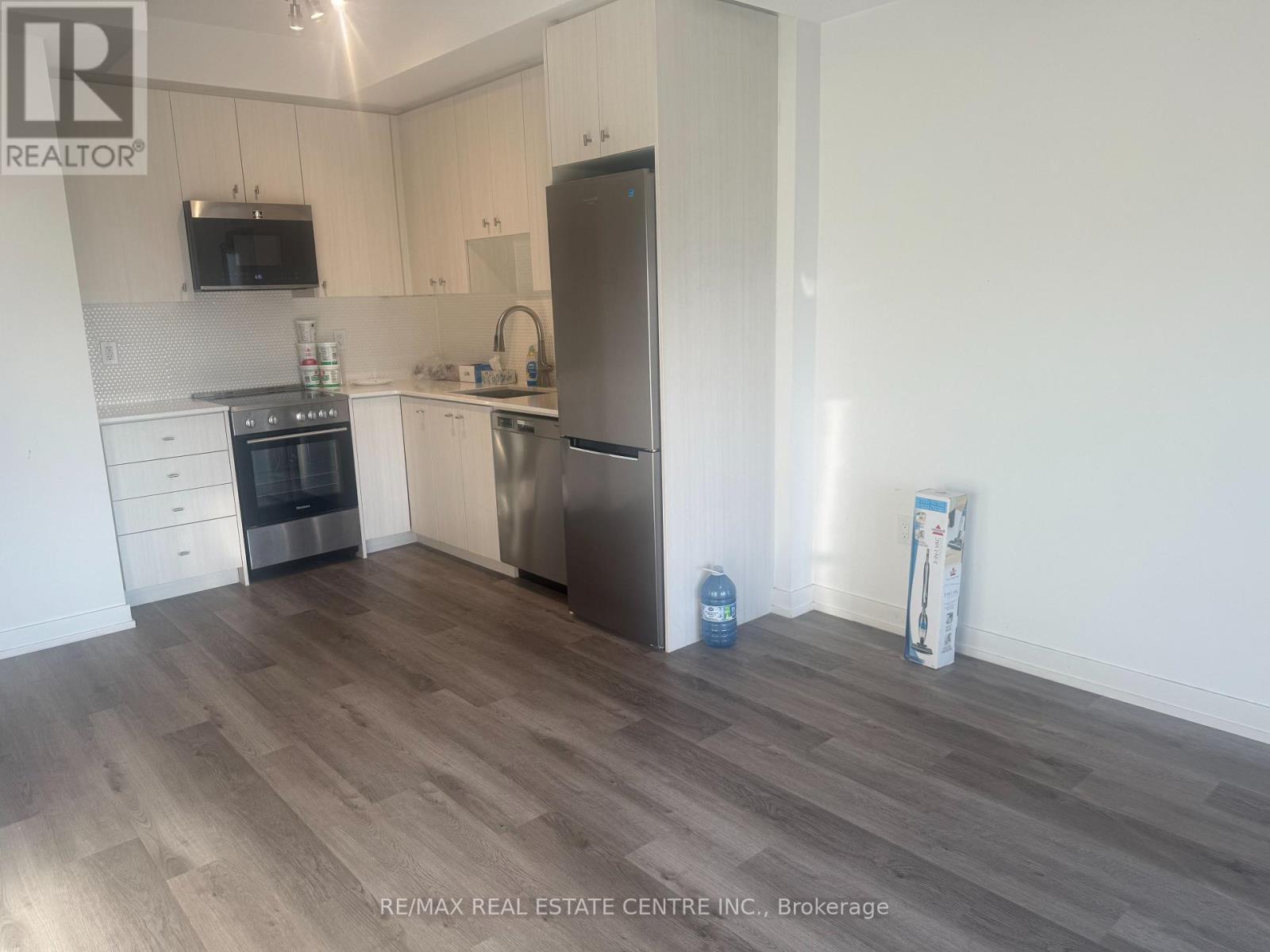 2710 - 15 Wellington Street S, Kitchener, Ontario  N2G 0E4 - Photo 10 - X12644128