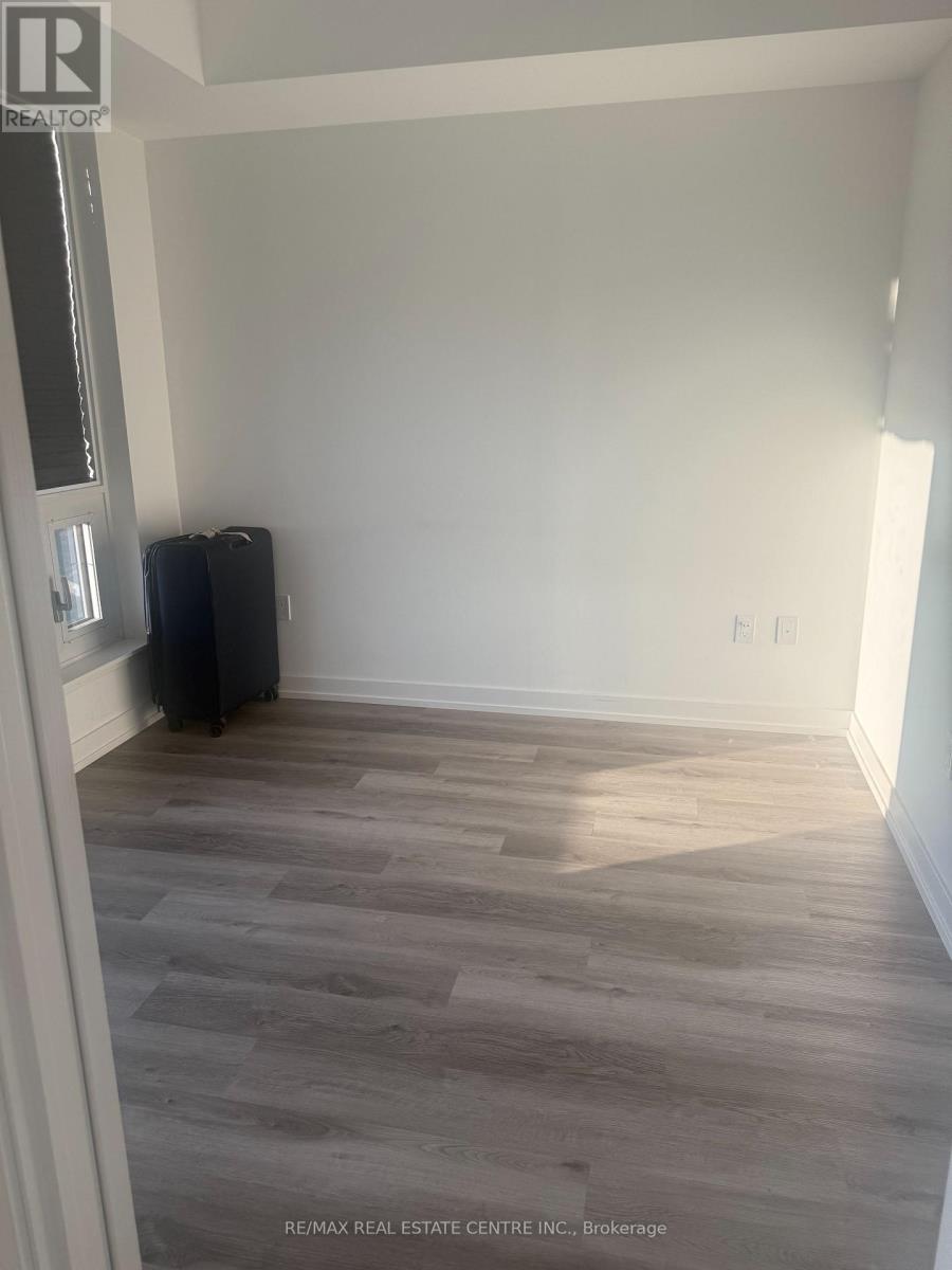 2710 - 15 Wellington Street S, Kitchener, Ontario  N2G 0E4 - Photo 12 - X12644128