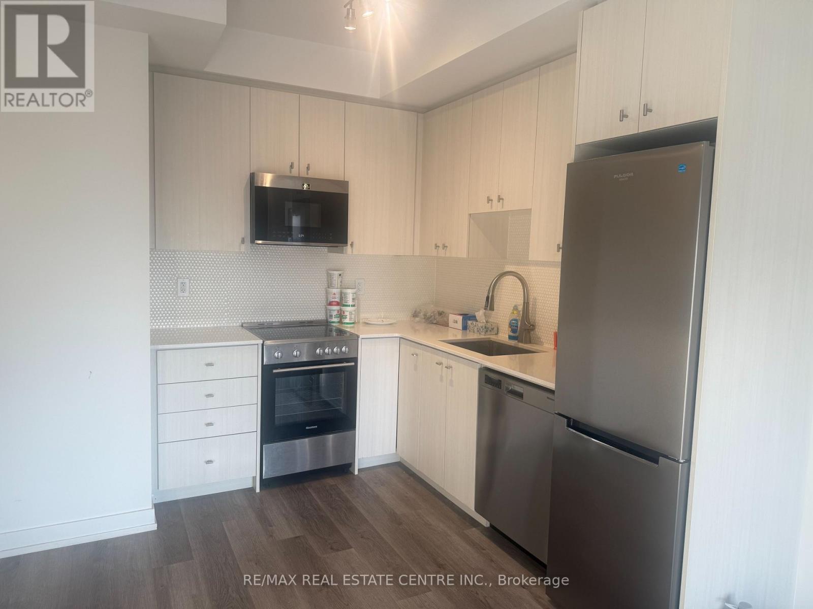 2710 - 15 Wellington Street S, Kitchener, Ontario  N2G 0E4 - Photo 8 - X12644128