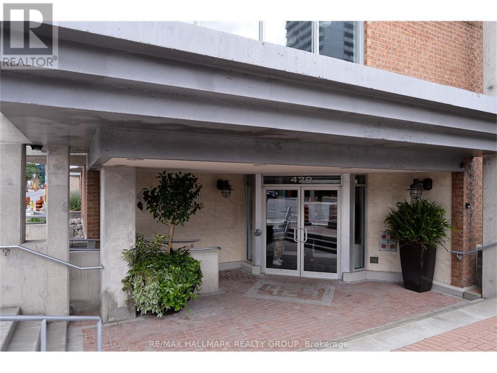 313 - 429 Somerset Street W, Ottawa, Ontario  K2P 2P5 - Photo 2 - X12644168