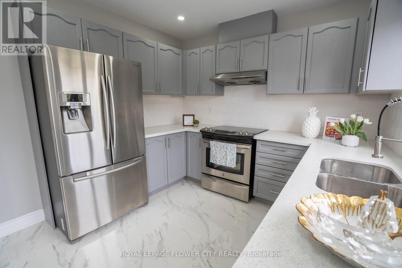 40 Dewridge Court, Brampton, Ontario  L6R 3C2 - Photo 11 - W12644066