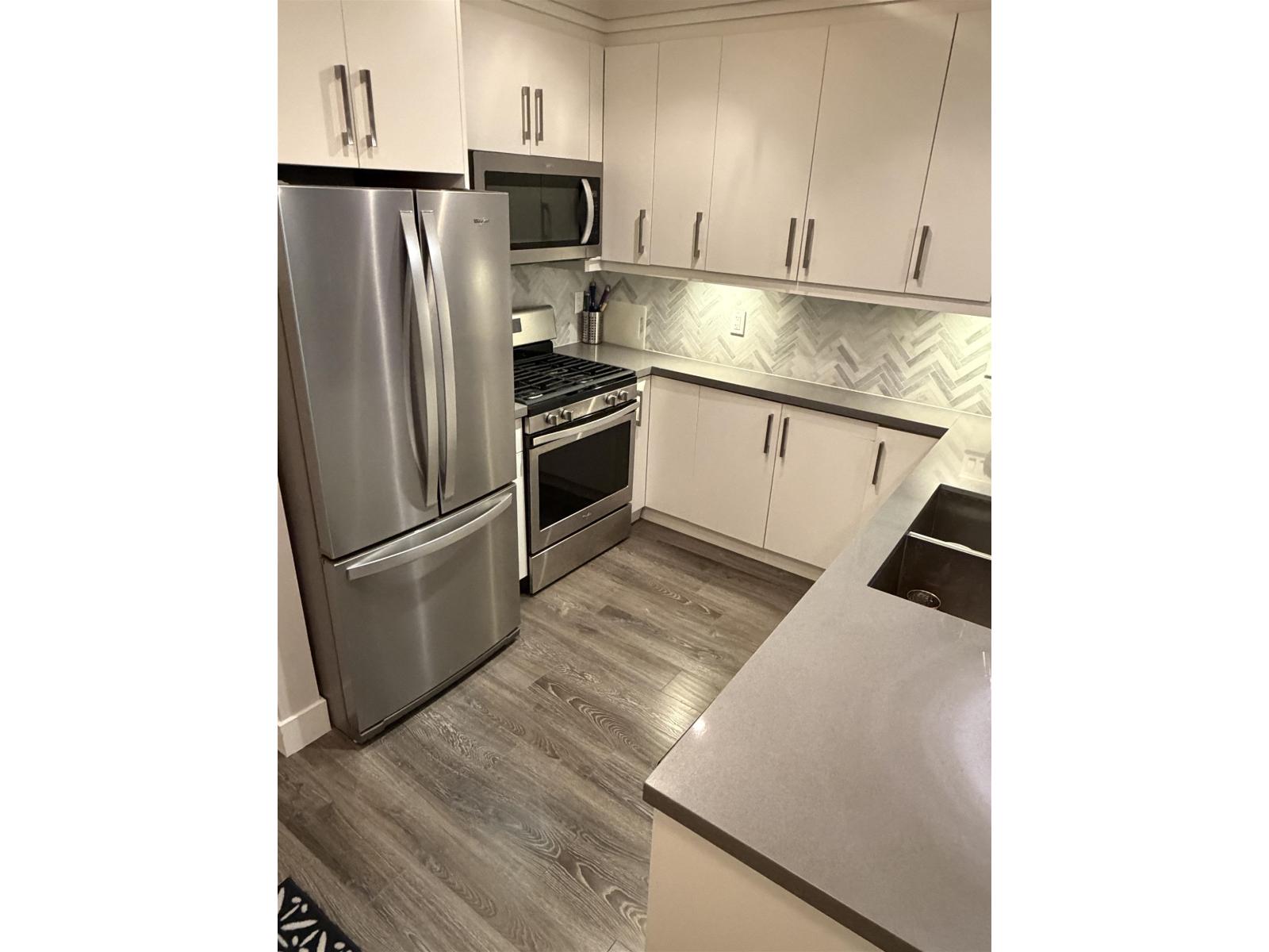 102 14550 Winter Crescent, Surrey, British Columbia  V4P 0G4 - Photo 3 - R3074218