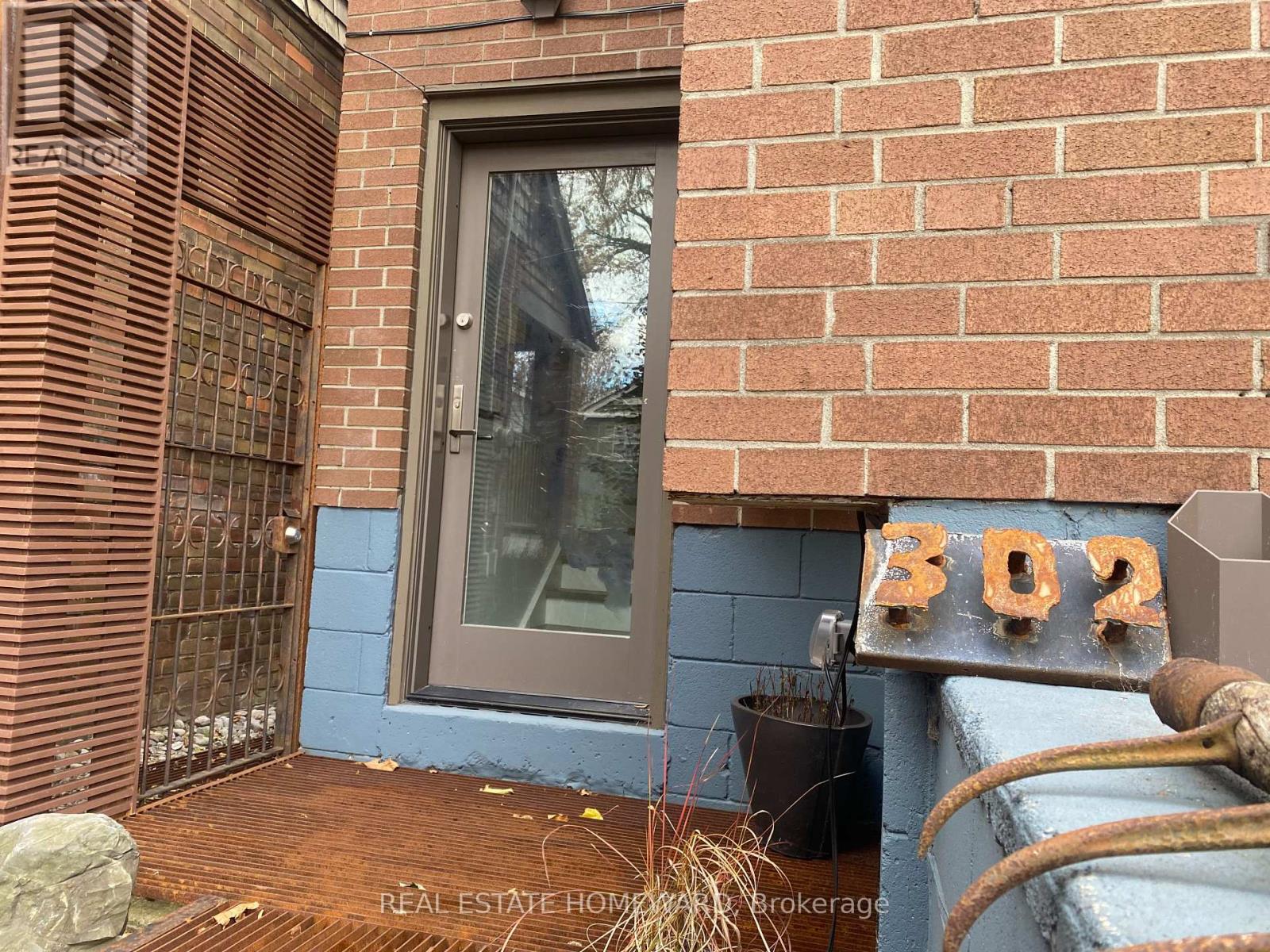 302 RHODES AVENUE, Toronto, Ontario