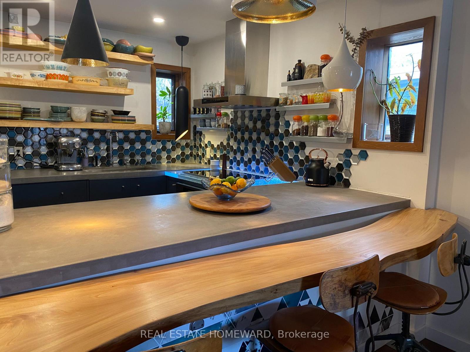 302 Rhodes Avenue, Toronto, Ontario  M4L 3A3 - Photo 10 - E12644188