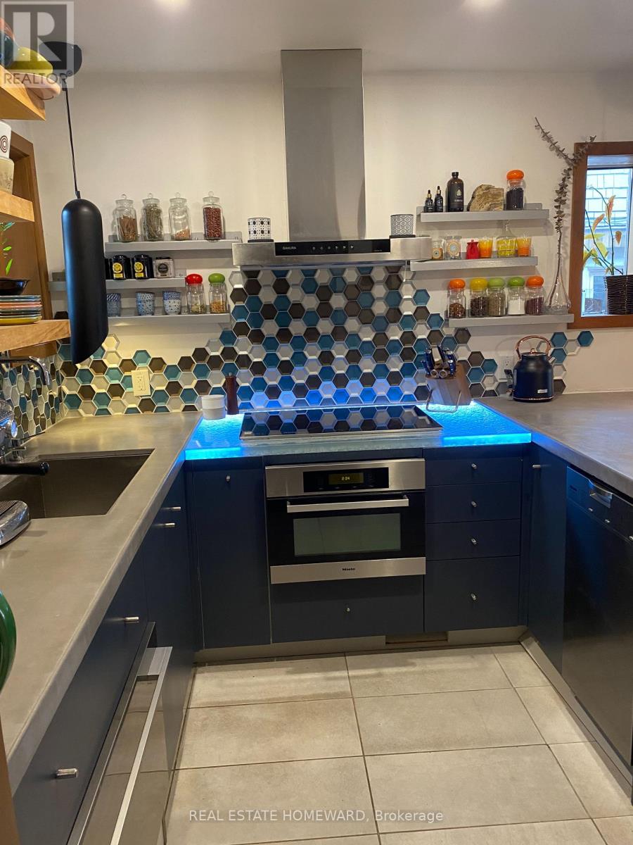 302 Rhodes Avenue, Toronto, Ontario  M4L 3A3 - Photo 11 - E12644188