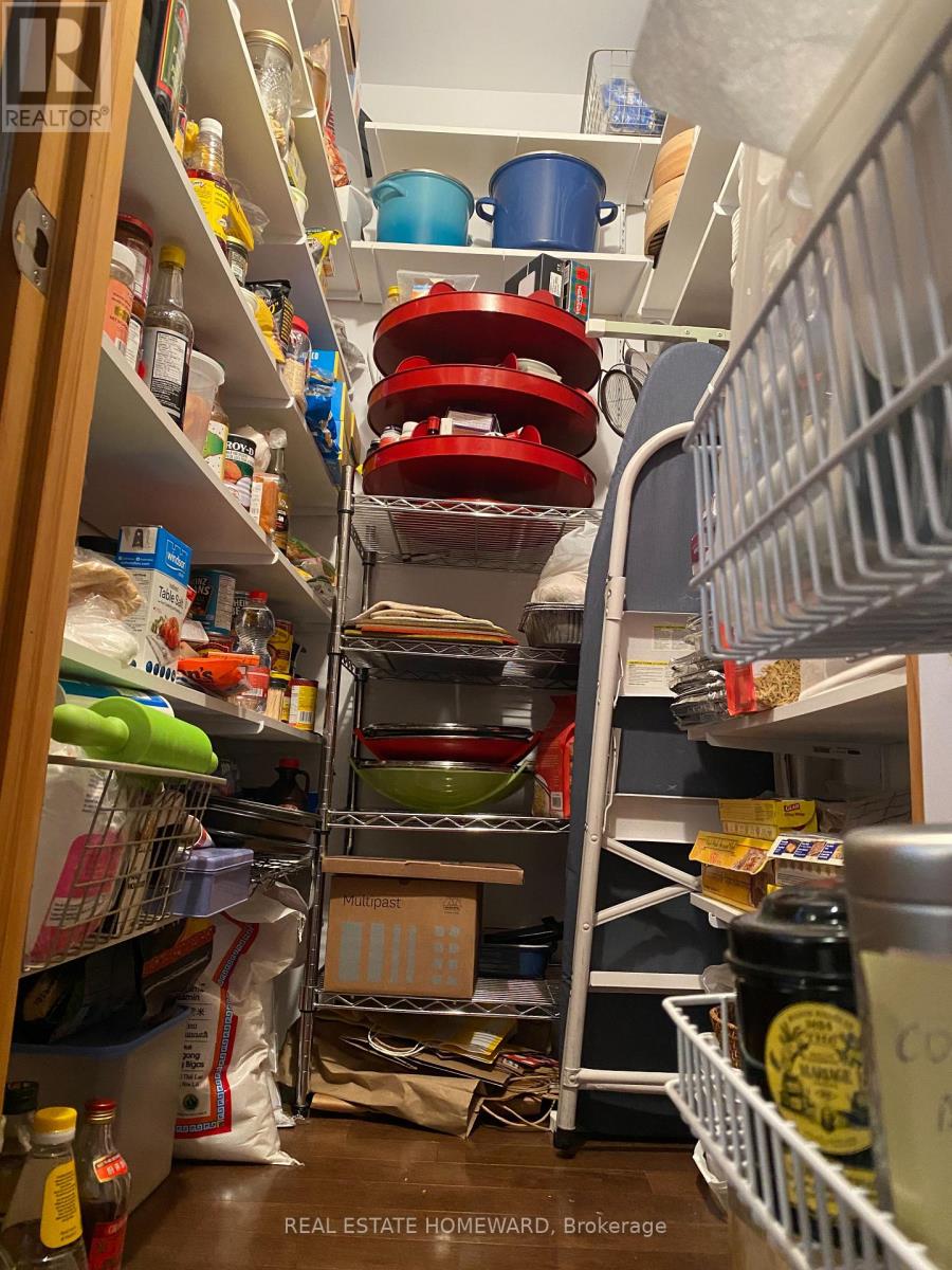 302 Rhodes Avenue, Toronto, Ontario  M4L 3A3 - Photo 17 - E12644188