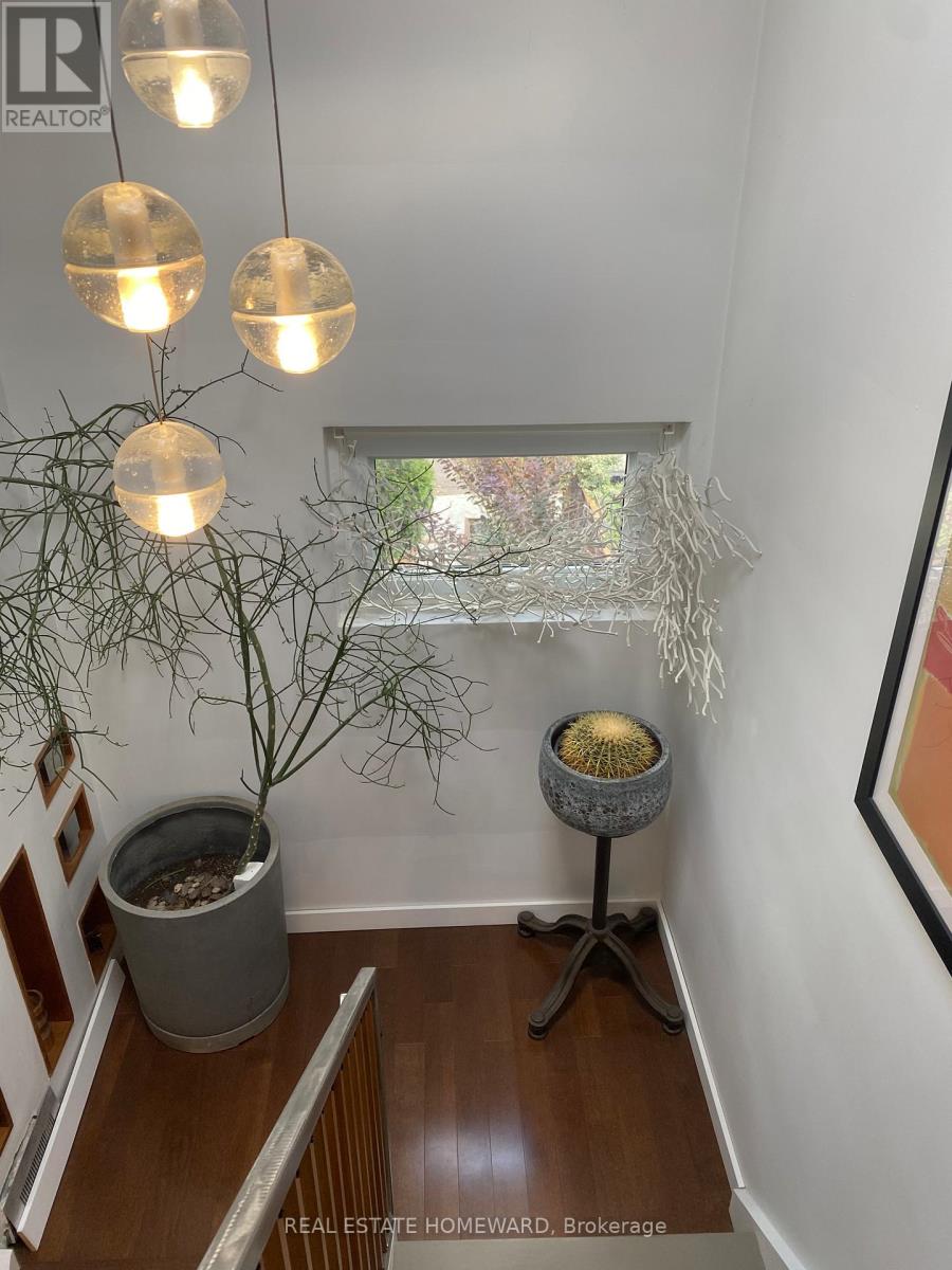 302 Rhodes Avenue, Toronto, Ontario  M4L 3A3 - Photo 18 - E12644188