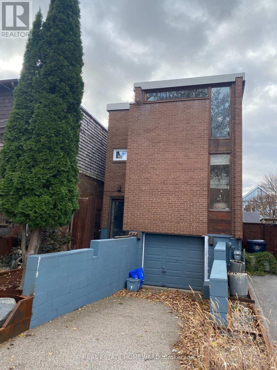 302 Rhodes Avenue, Toronto, Ontario  M4L 3A3 - Photo 2 - E12644188