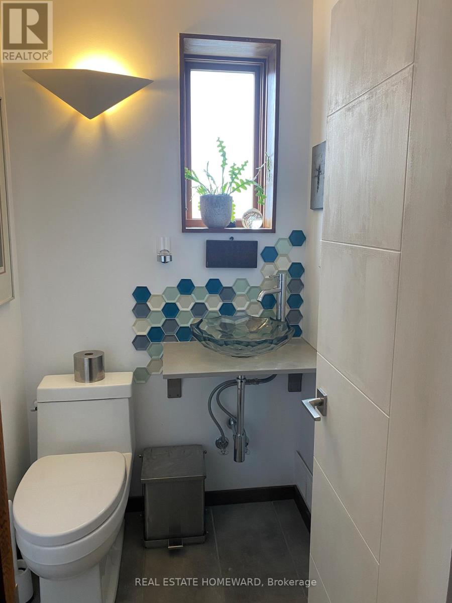 302 Rhodes Avenue, Toronto, Ontario  M4L 3A3 - Photo 23 - E12644188