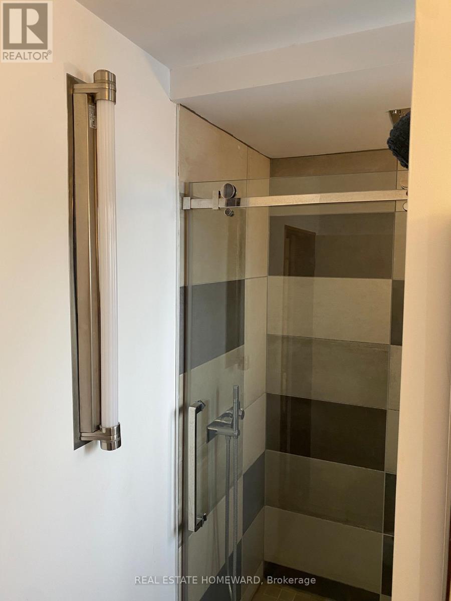 302 Rhodes Avenue, Toronto, Ontario  M4L 3A3 - Photo 24 - E12644188