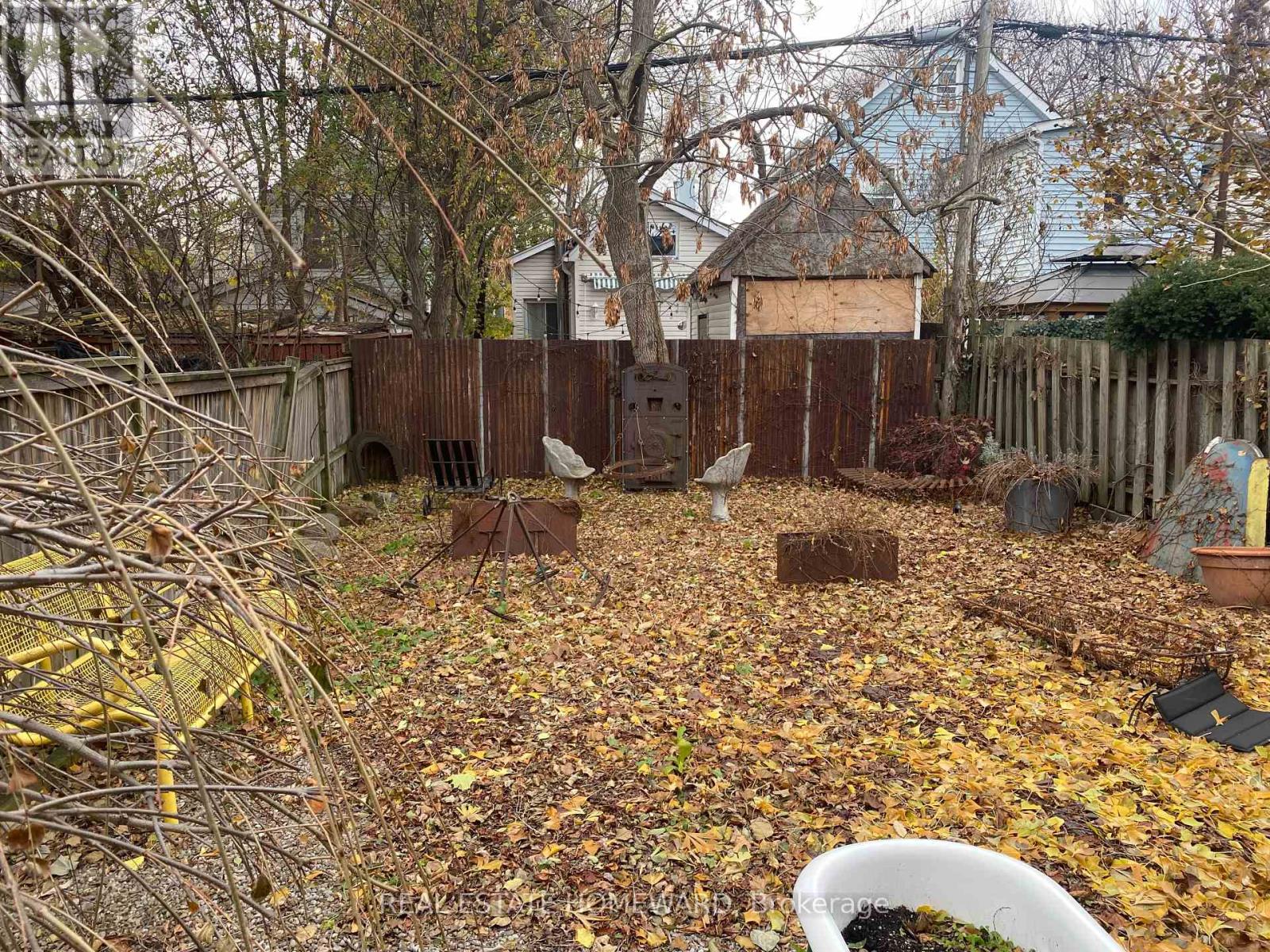 302 Rhodes Avenue, Toronto, Ontario  M4L 3A3 - Photo 33 - E12644188