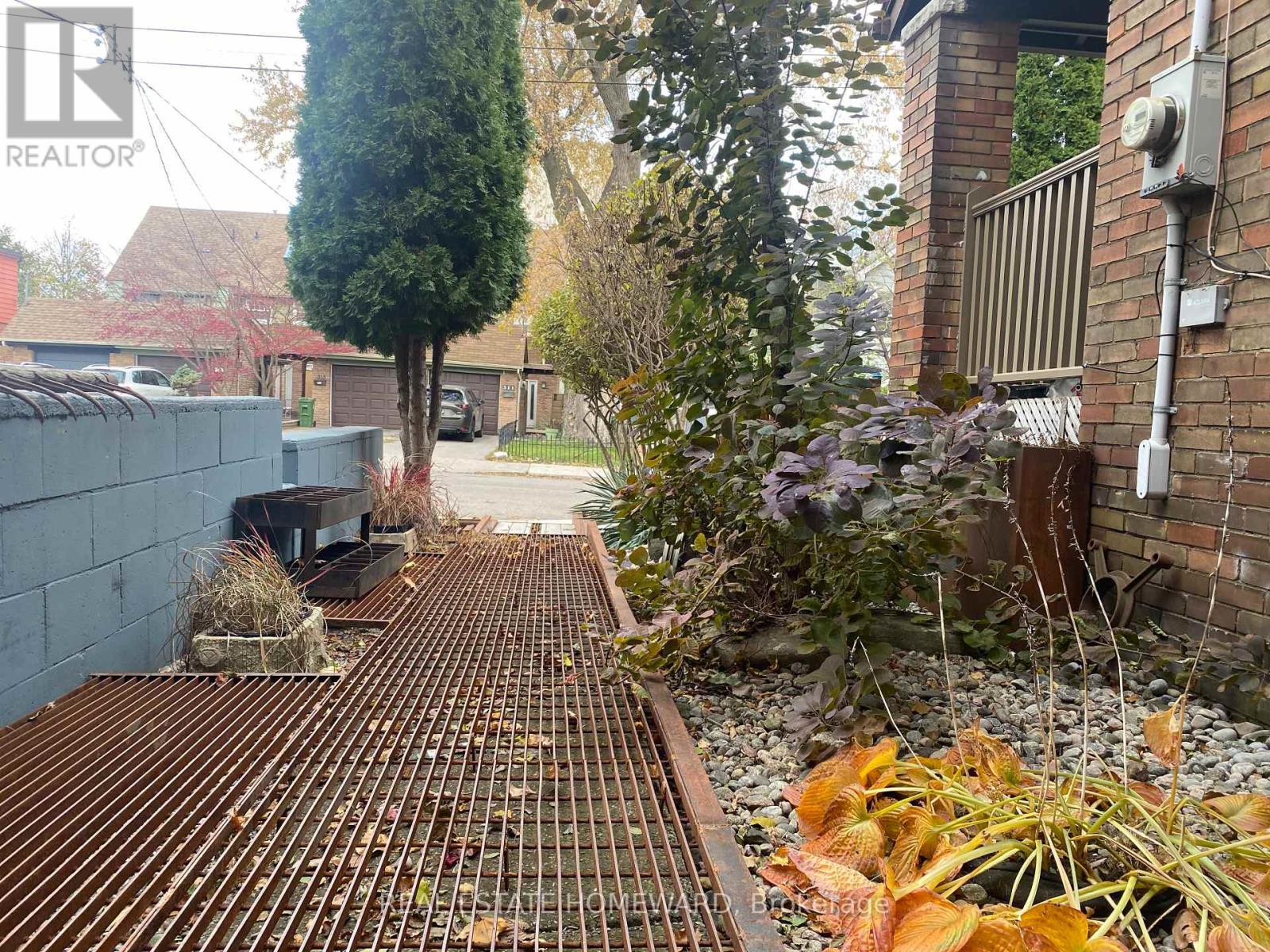 302 Rhodes Avenue, Toronto, Ontario  M4L 3A3 - Photo 36 - E12644188