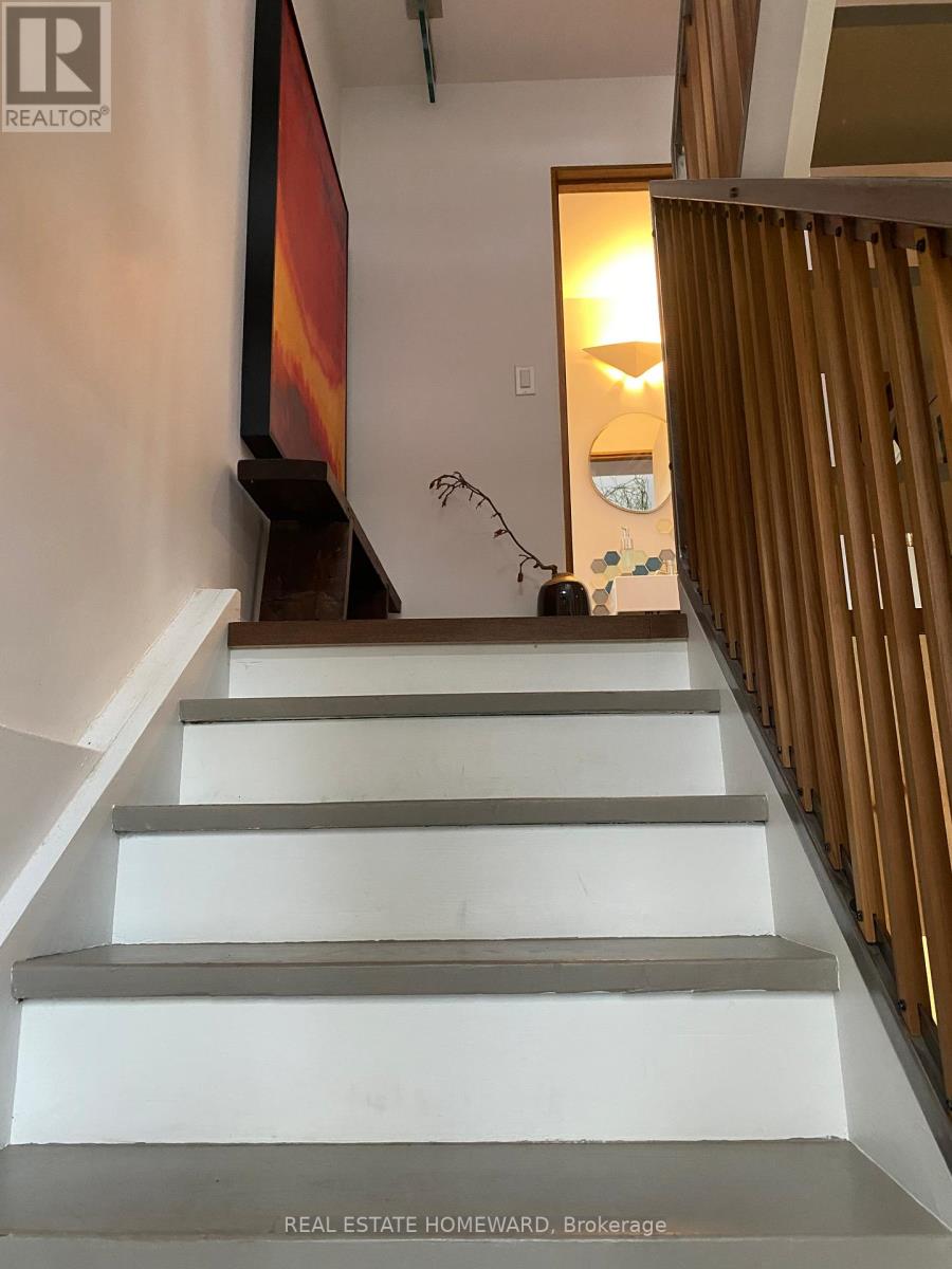 302 Rhodes Avenue, Toronto, Ontario  M4L 3A3 - Photo 4 - E12644188