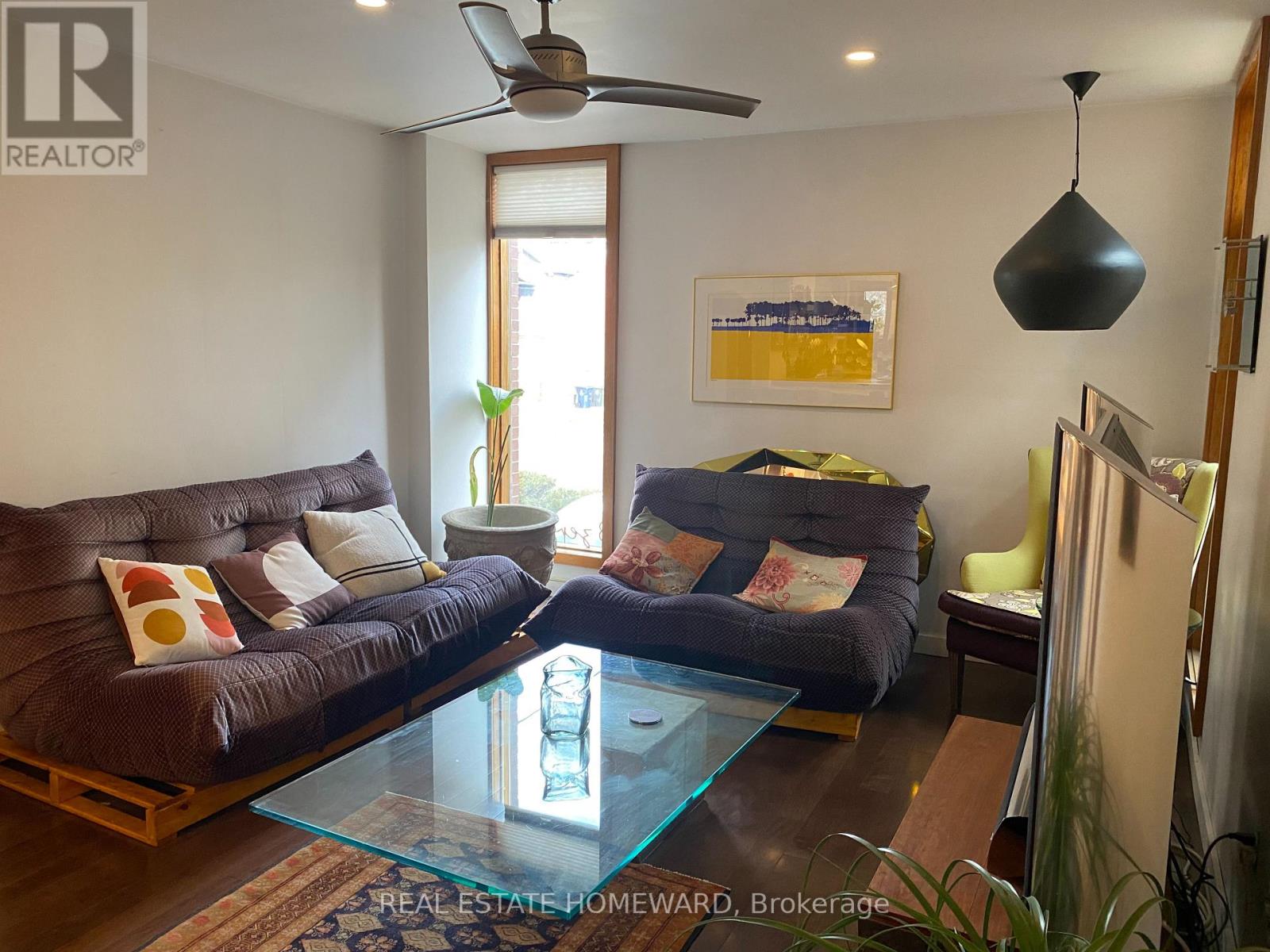 302 Rhodes Avenue, Toronto, Ontario  M4L 3A3 - Photo 6 - E12644188