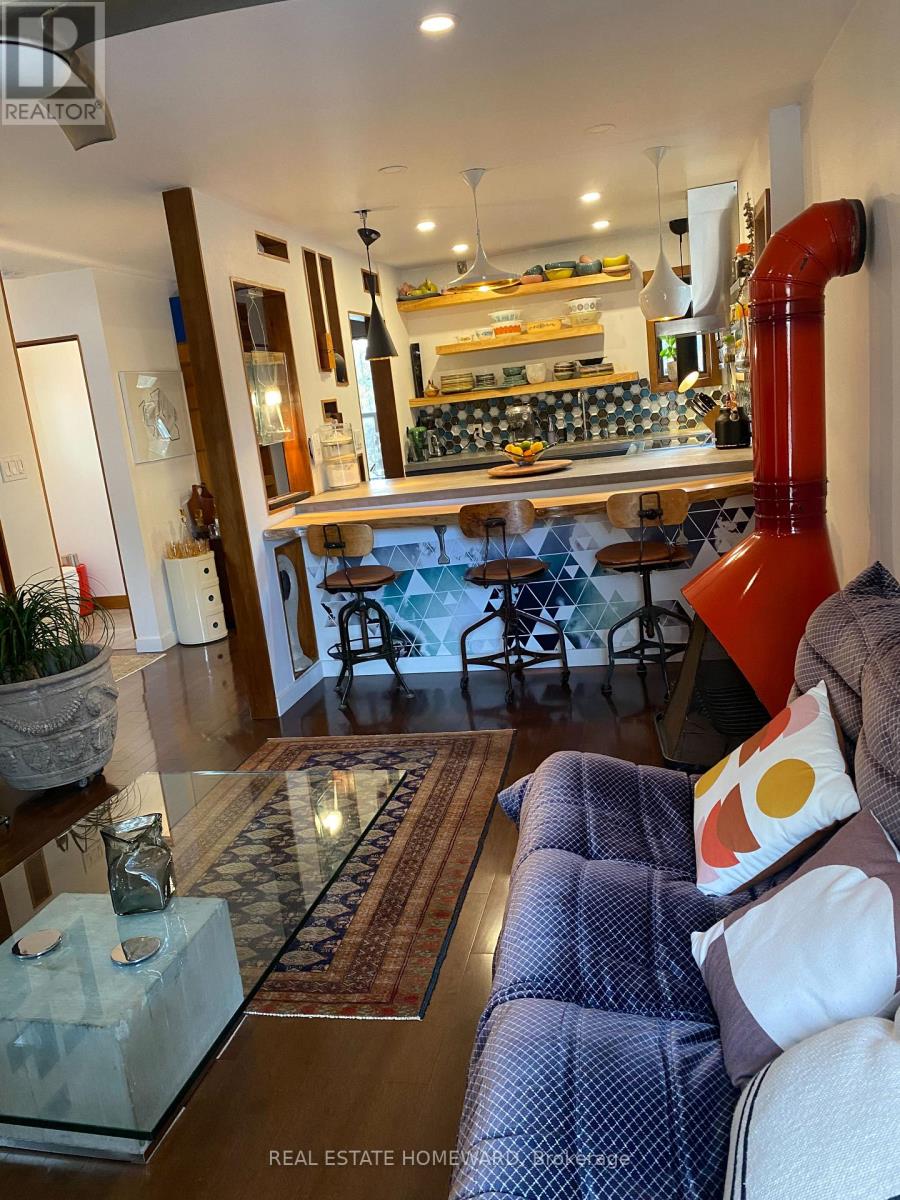 302 Rhodes Avenue, Toronto, Ontario  M4L 3A3 - Photo 7 - E12644188