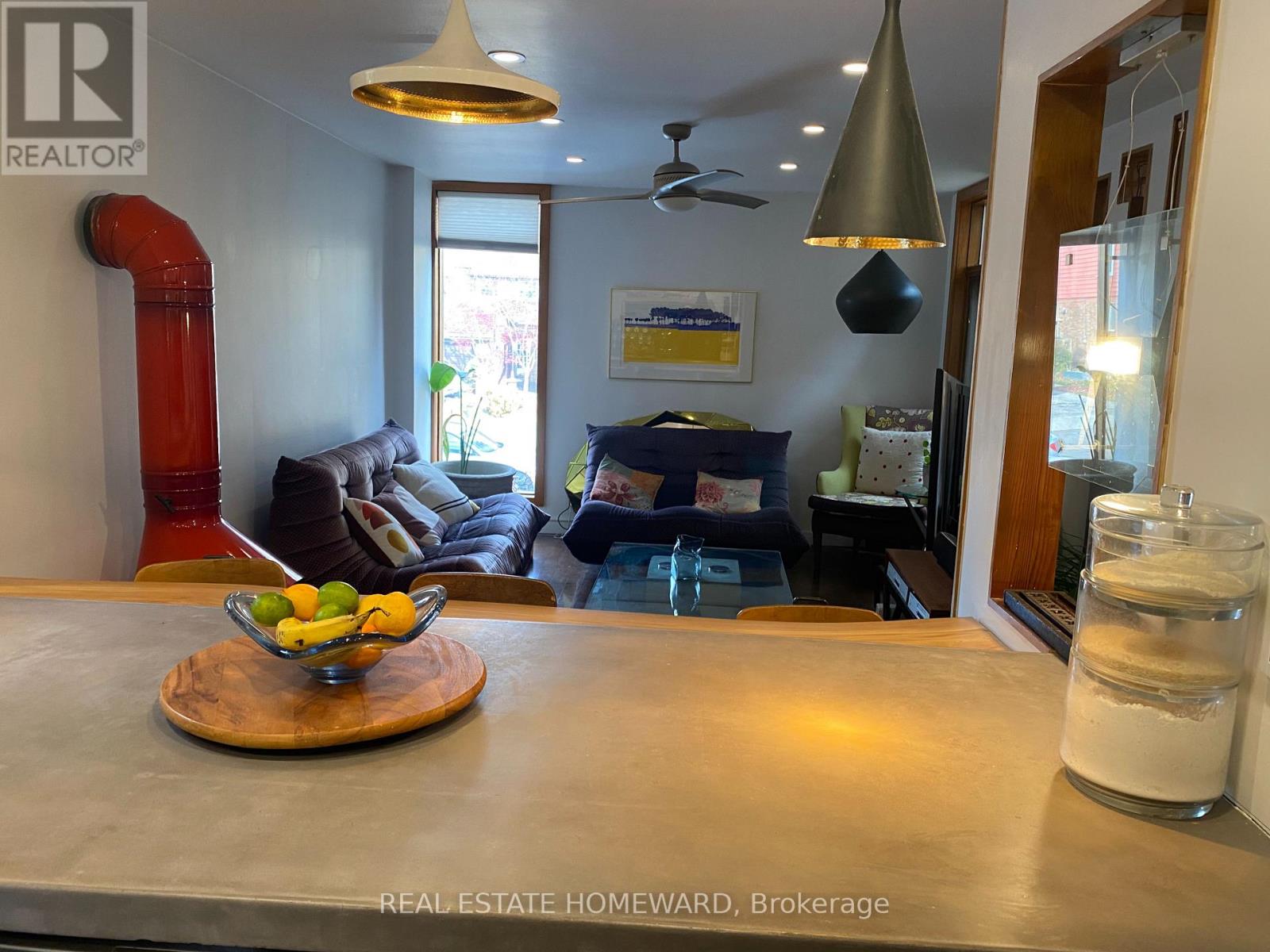 302 Rhodes Avenue, Toronto, Ontario  M4L 3A3 - Photo 9 - E12644188