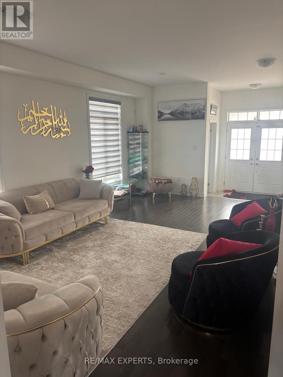 2300 Grainger Loop, Innisfil, Ontario  L9S 0M9 - Photo 19 - N12644170