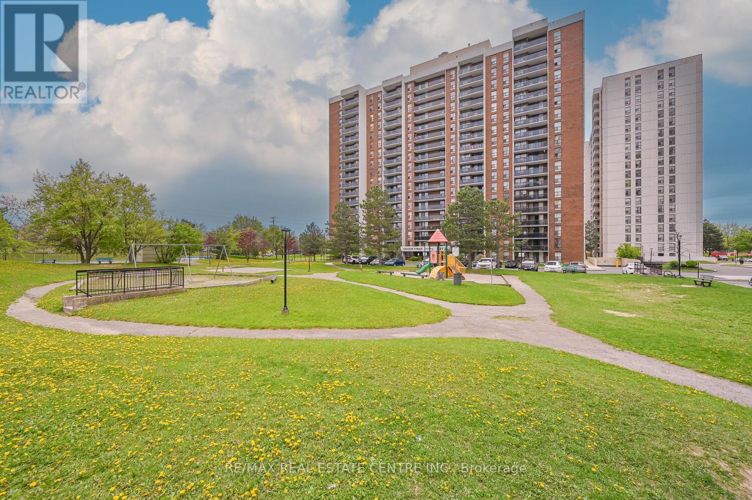 403 - 21 Knightsbridge Road, Brampton, Ontario  L6T 3Y1 - Photo 2 - W12644144