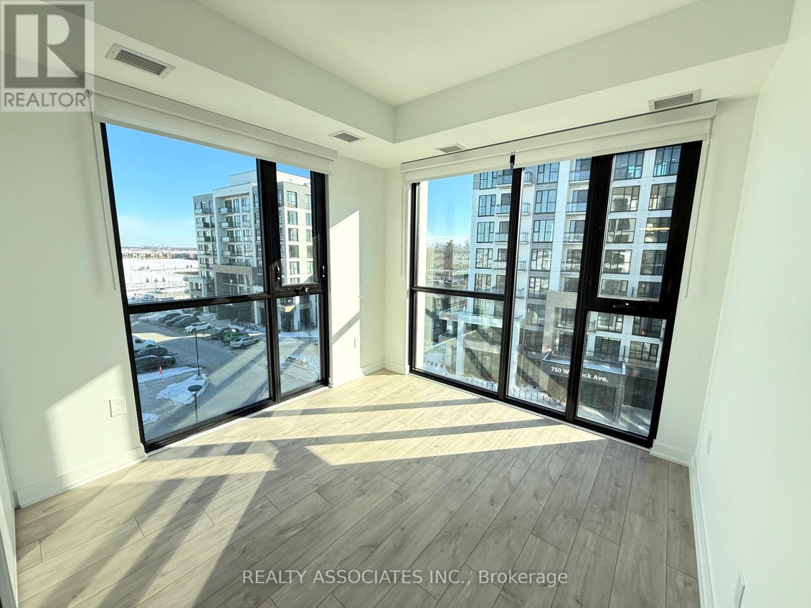 503 - 720 Whitlock Avenue, Milton, Ontario  L9E 2B5 - Photo 7 - W12644176