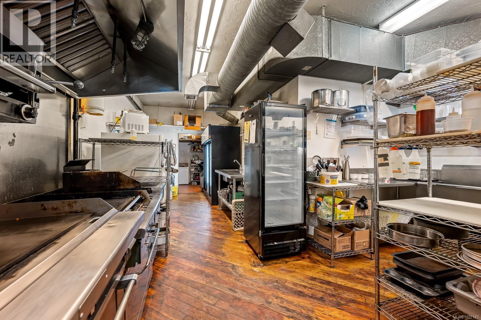 355 4th St, Courtenay, British Columbia  V9N 1G8 - Photo 10 - 1022143