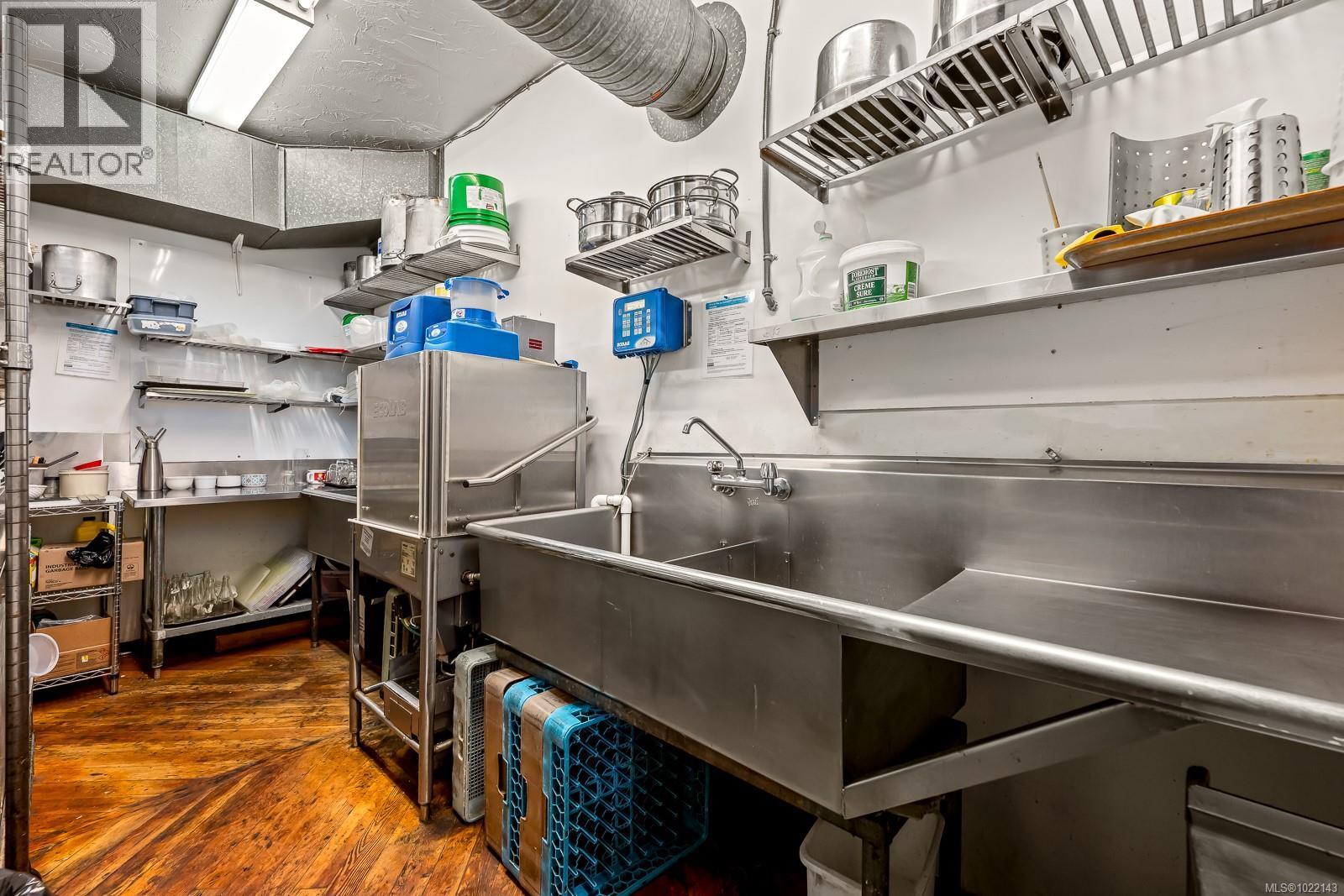 355 4th St, Courtenay, British Columbia  V9N 1G8 - Photo 11 - 1022143