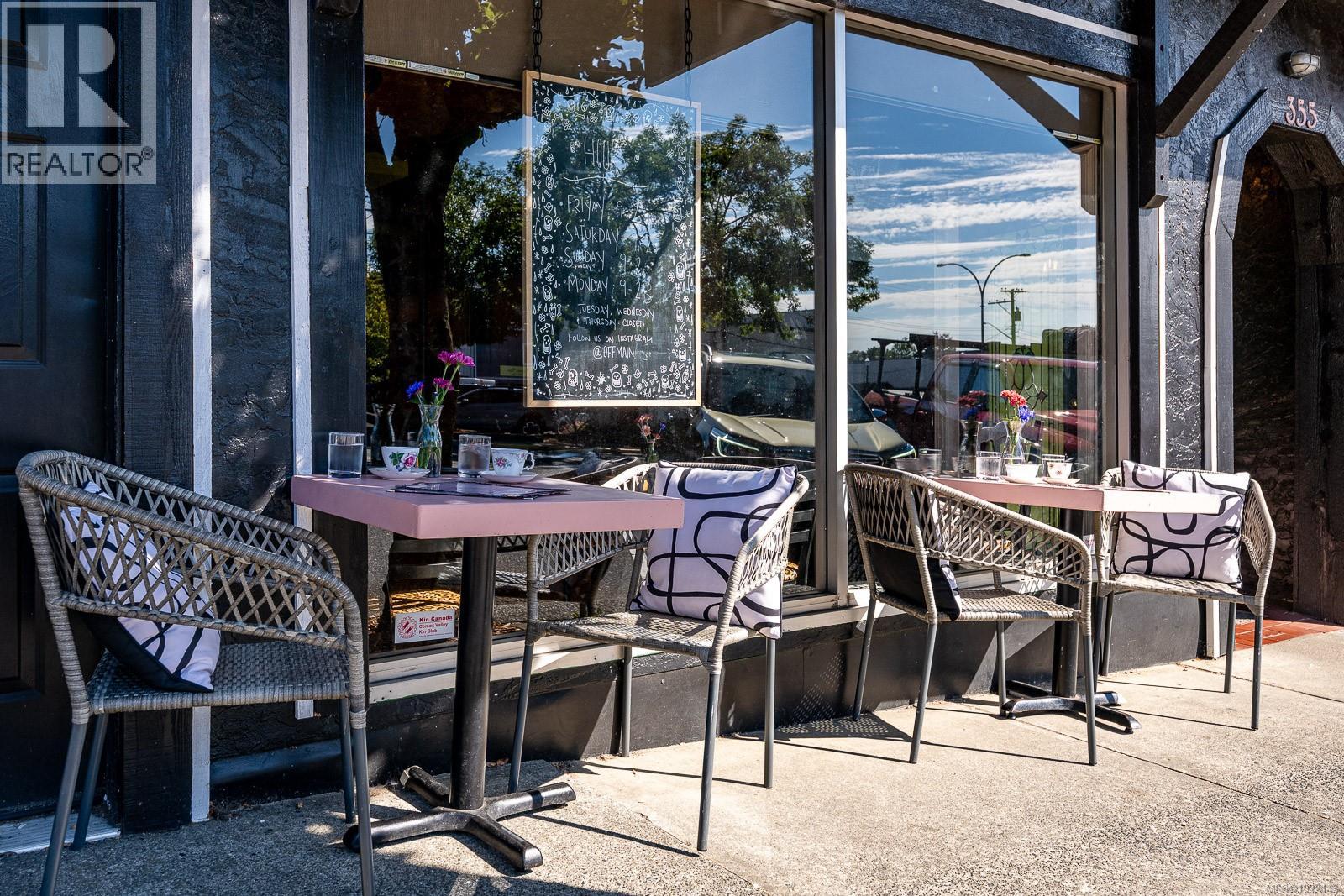 355 4th St, Courtenay, British Columbia  V9N 1G8 - Photo 2 - 1022143