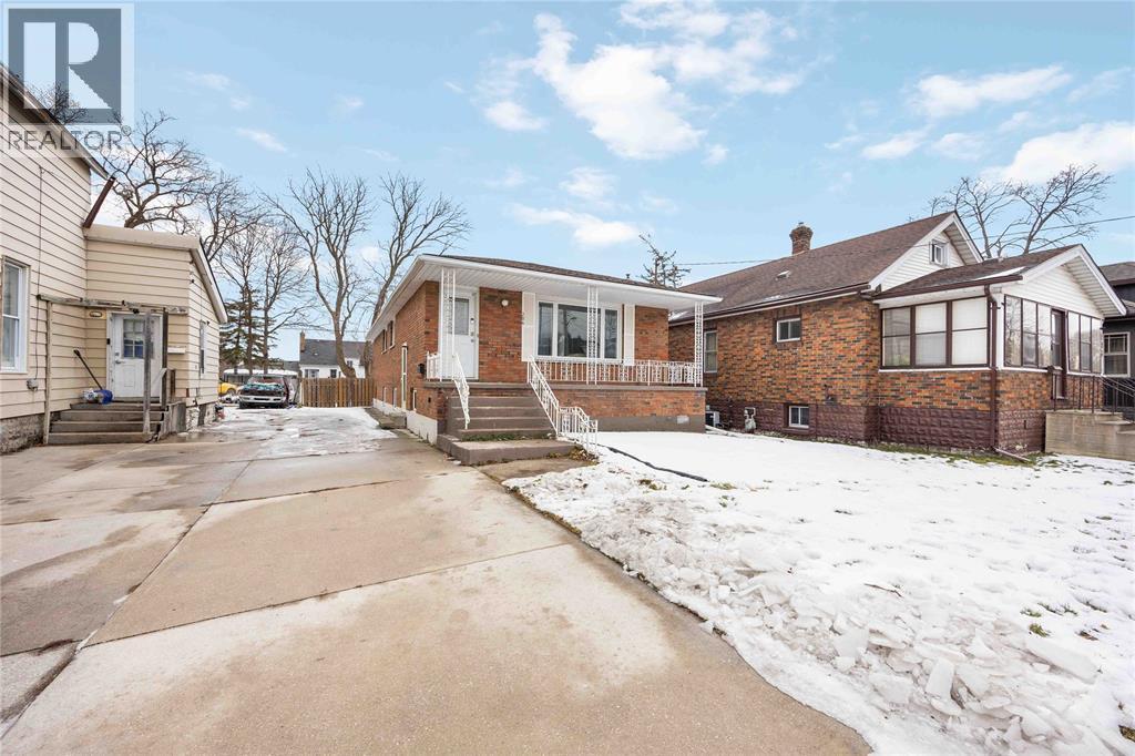 204 Mitton Street South, Sarnia, Ontario  N7T 3C9 - Photo 2 - 25031619