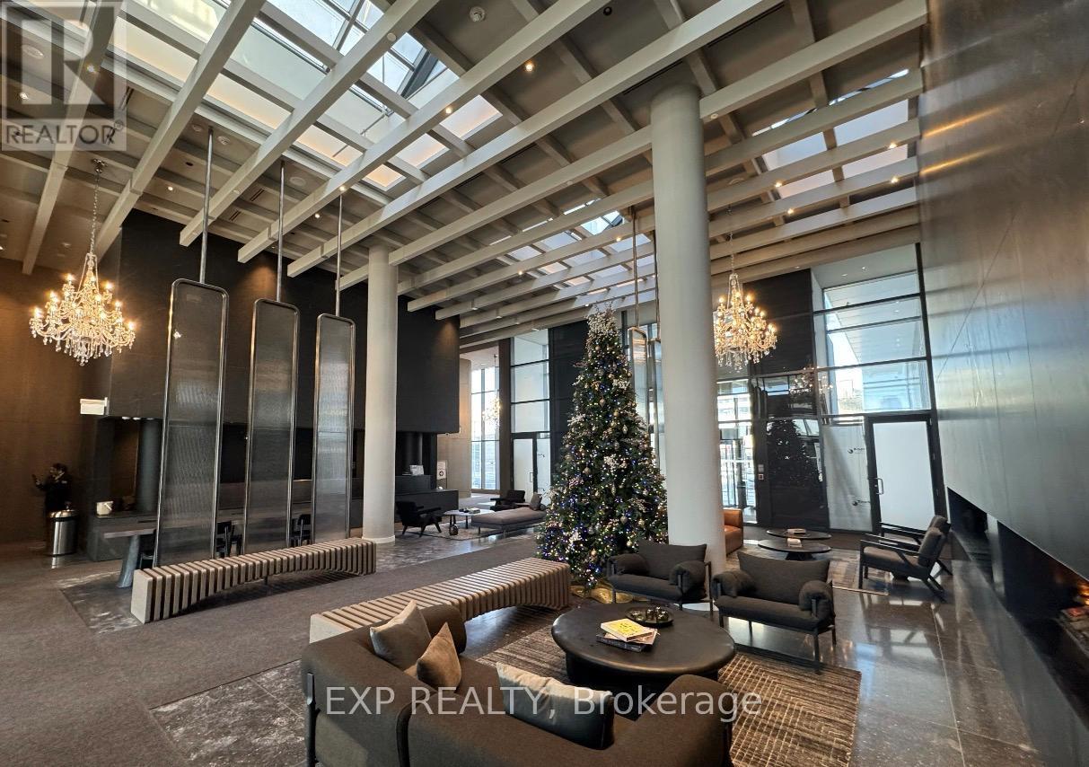 3611 - 8 Interchange Way, Vaughan, Ontario  L4K 0R2 - Photo 2 - N12644206