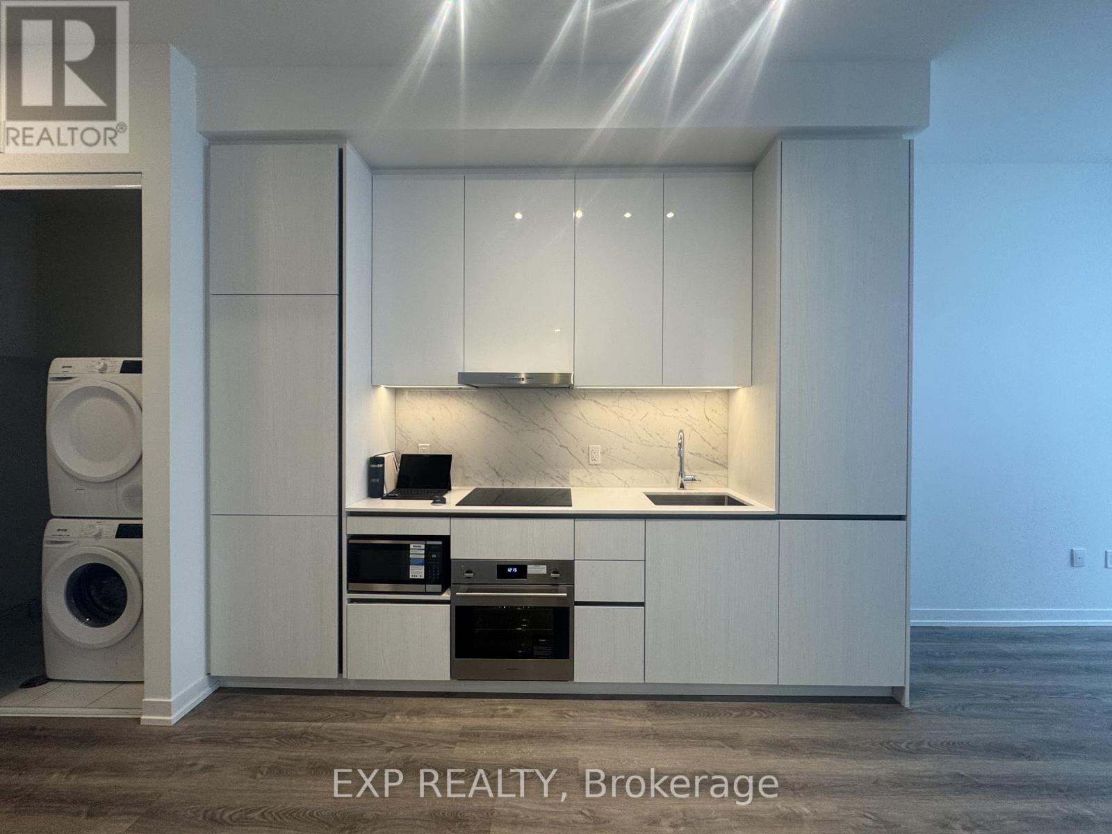 3611 - 8 Interchange Way, Vaughan, Ontario  L4K 0R2 - Photo 3 - N12644206