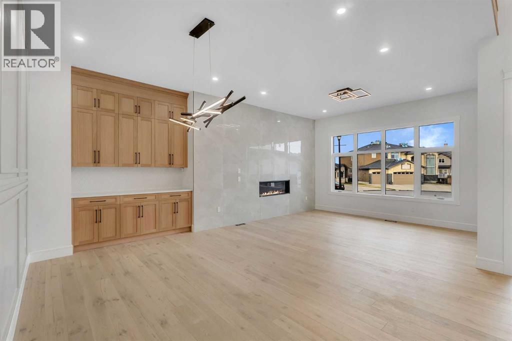 236 East Lakeview Place, Chestermere, Alberta  T1X 0A2 - Photo 3 - A2269147