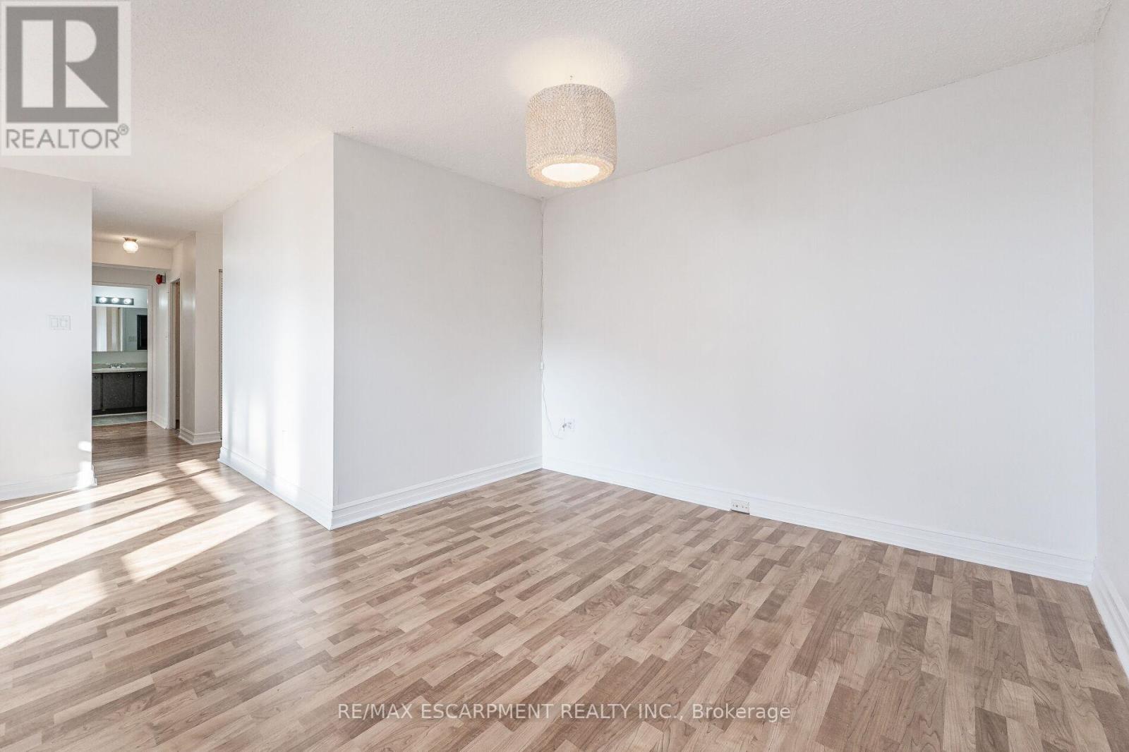 416 - 700 Dynes Road, Burlington, Ontario  L7N 3M2 - Photo 8 - W12644208