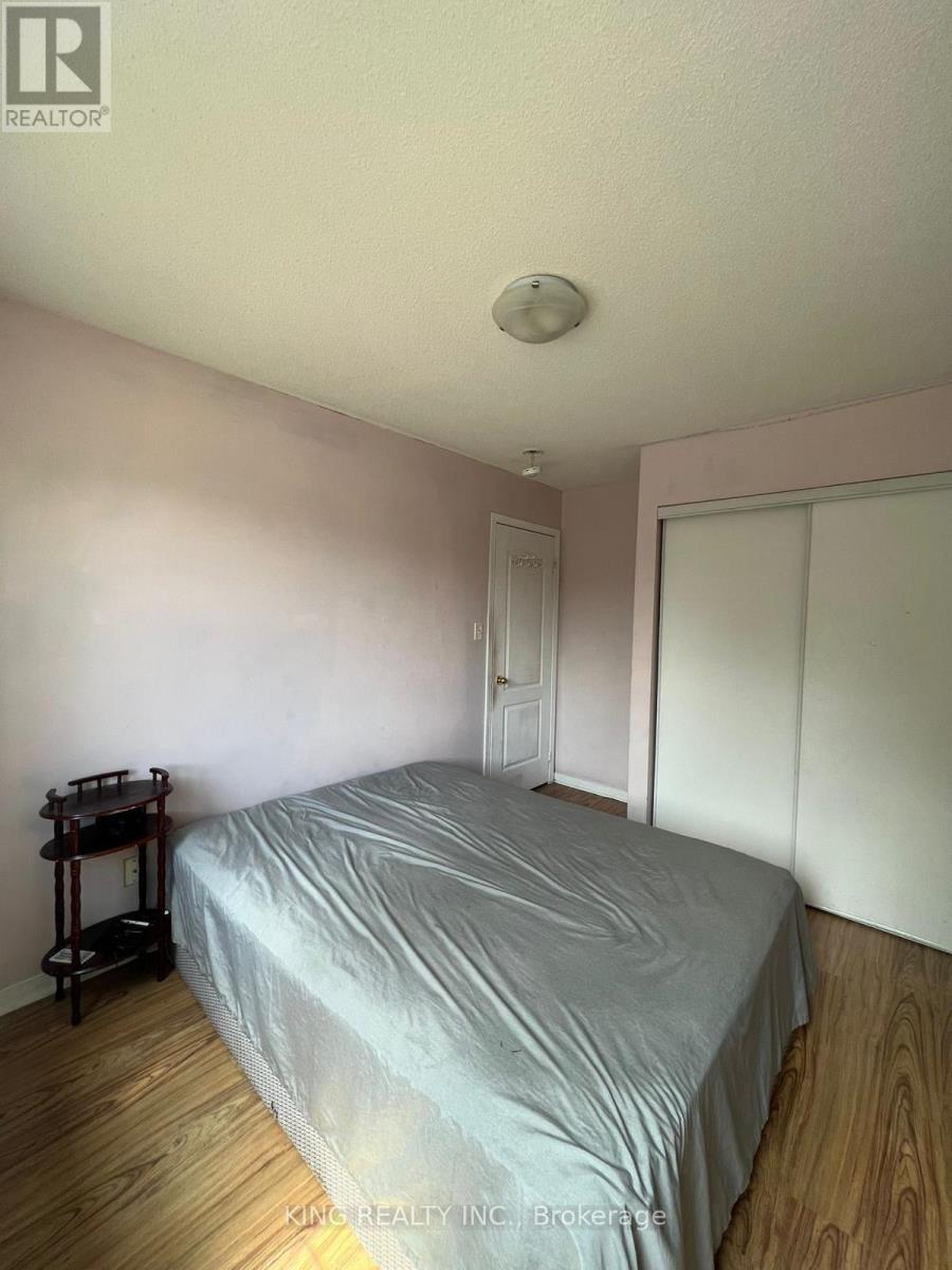 74 Pauline Crescent, Brampton, Ontario  L7A 2V7 - Photo 5 - W12644212