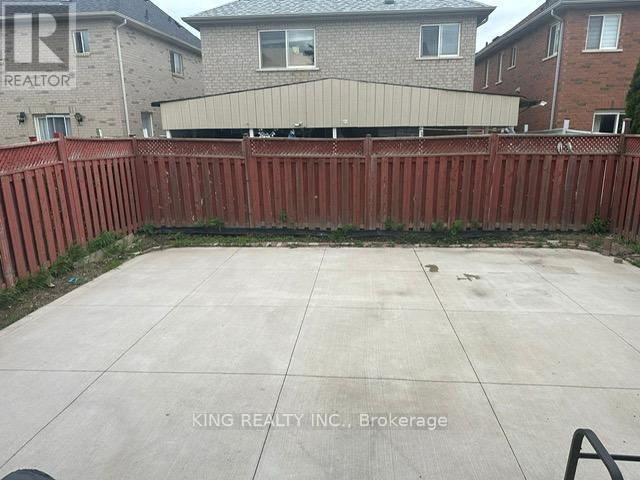 74 Pauline Crescent, Brampton, Ontario  L7A 2V7 - Photo 7 - W12644212