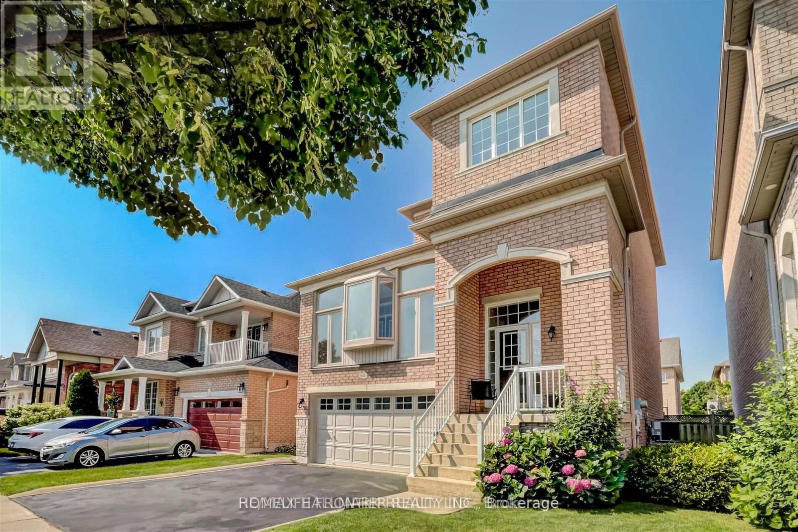 5548 Heathcote Walk, Mississauga, Ontario  L5M 6M7 - Photo 2 - W12644222