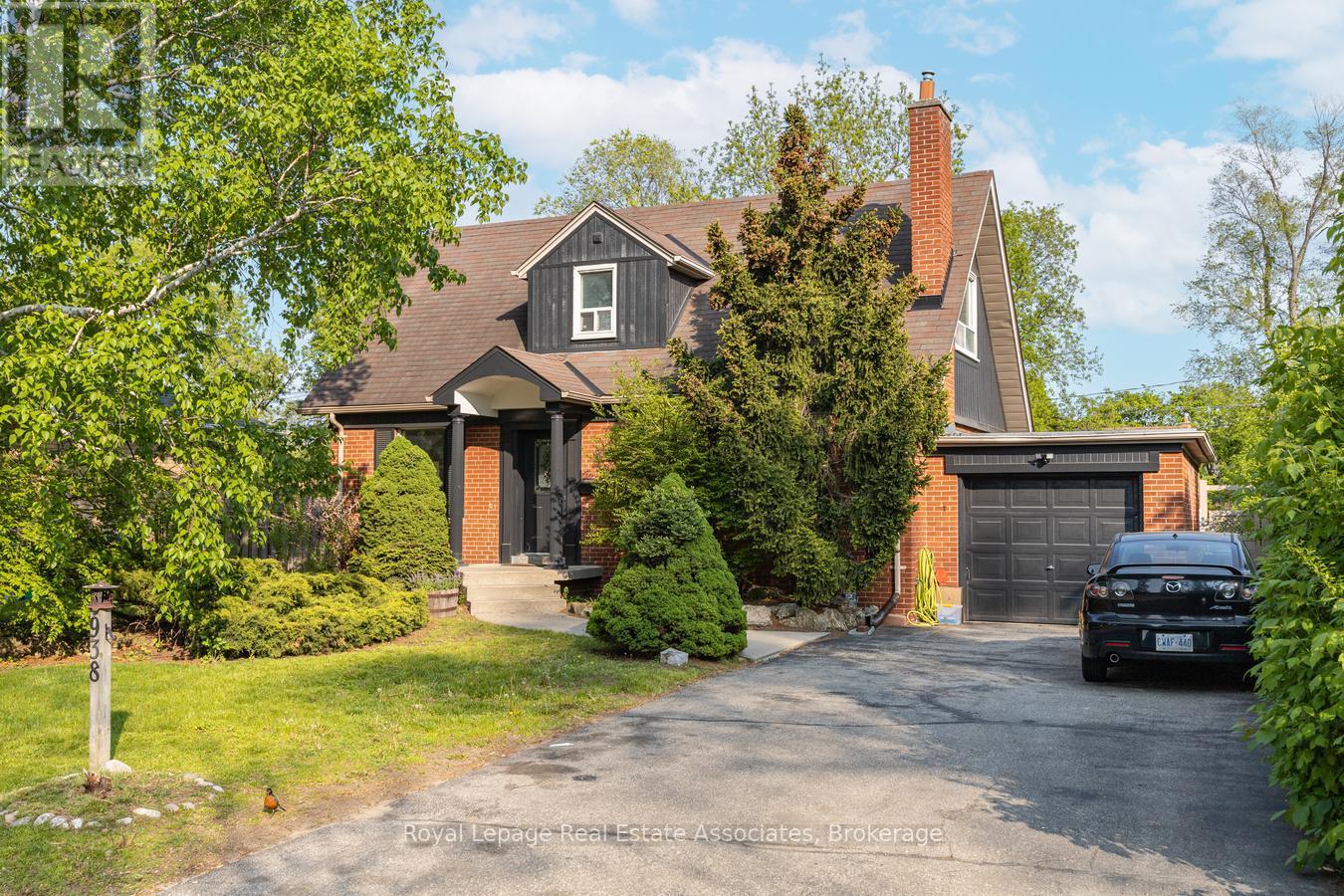 938 HENLEY ROAD, Mississauga, Ontario