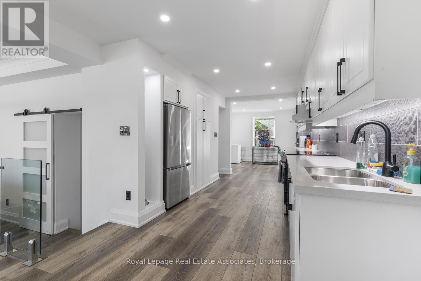 938 Henley Road, Mississauga, Ontario  L4Y 1C6 - Photo 11 - W12644232