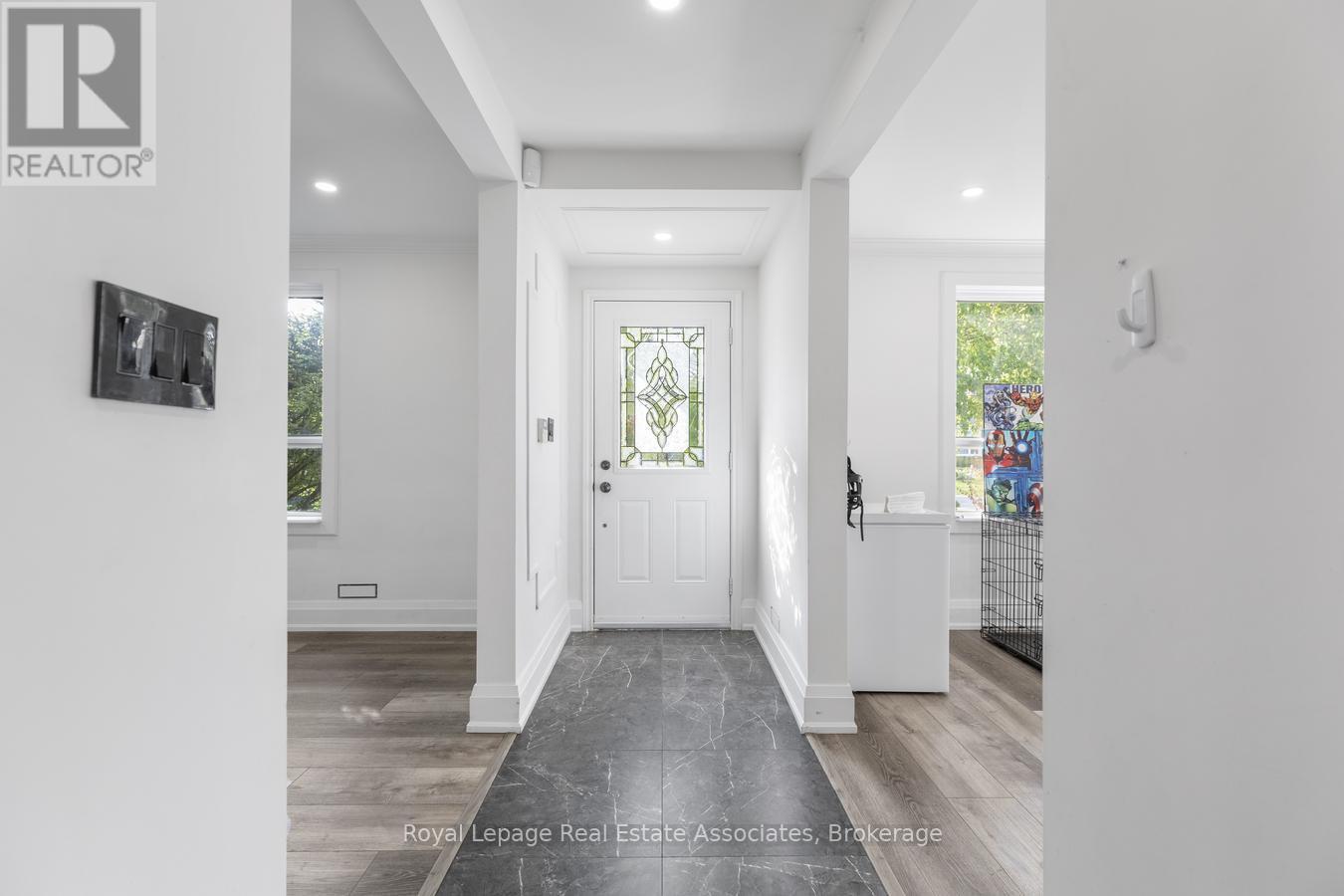 938 Henley Road, Mississauga, Ontario  L4Y 1C6 - Photo 4 - W12644232