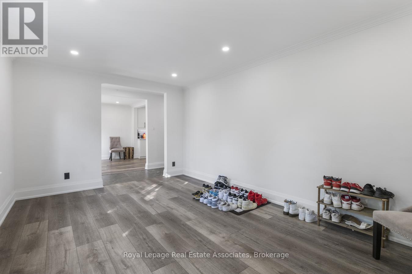 938 Henley Road, Mississauga, Ontario  L4Y 1C6 - Photo 6 - W12644232