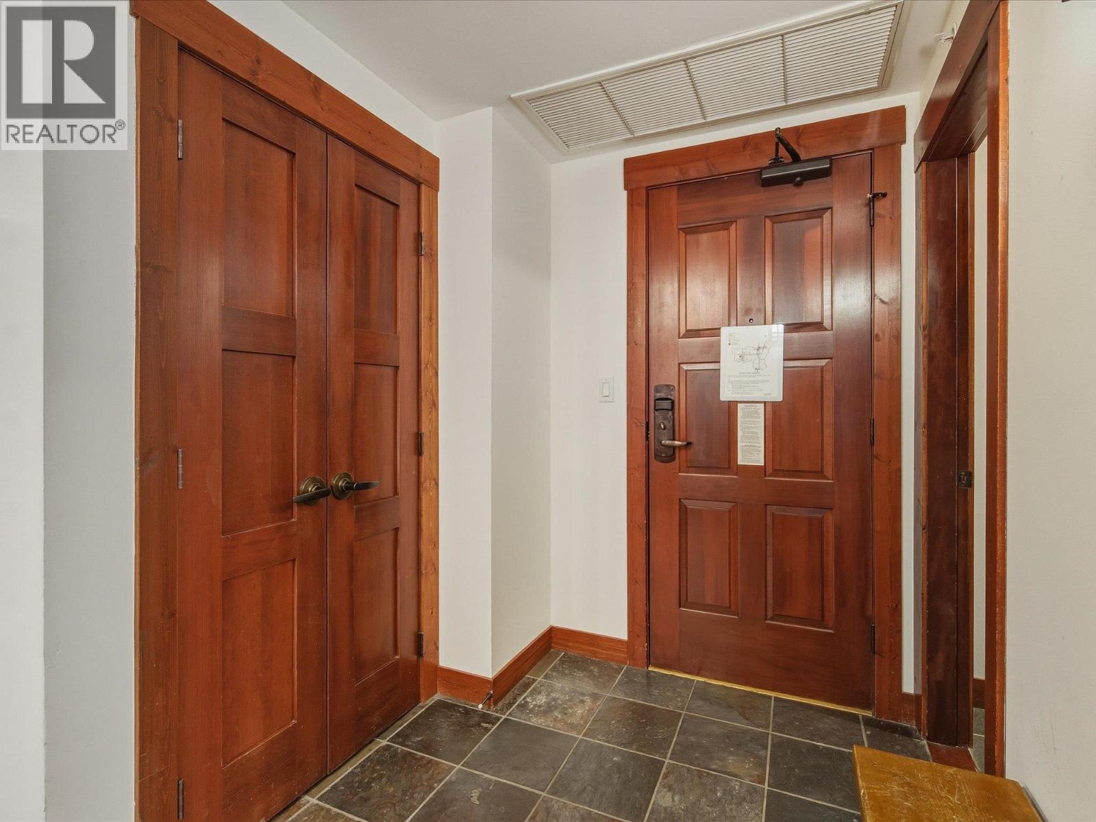 221 2202 Gondola Way, Whistler, British Columbia  V8E 0M7 - Photo 17 - R3074611