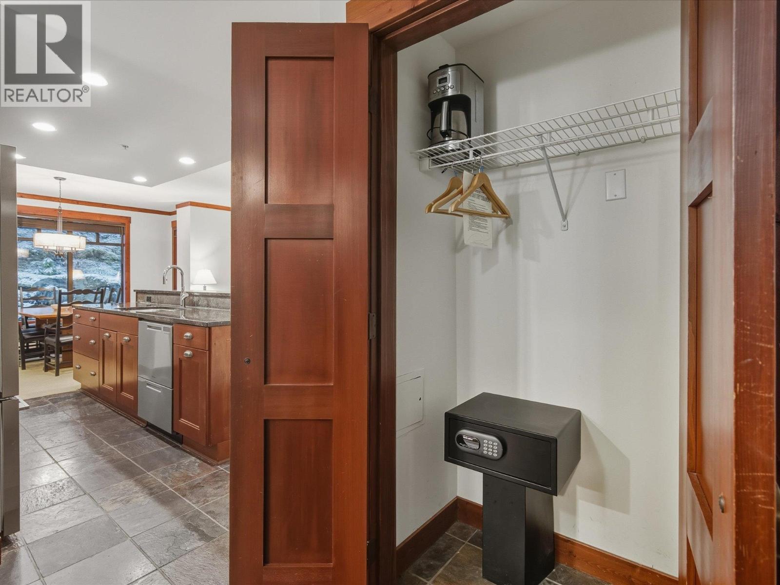 221 2202 Gondola Way, Whistler, British Columbia  V8E 0M7 - Photo 18 - R3074611