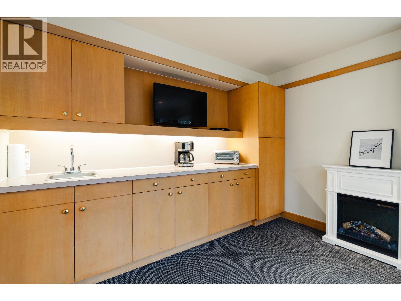 404 4557 Blackcomb Way, Whistler, British Columbia  V8E 0Y2 - Photo 7 - R3074617