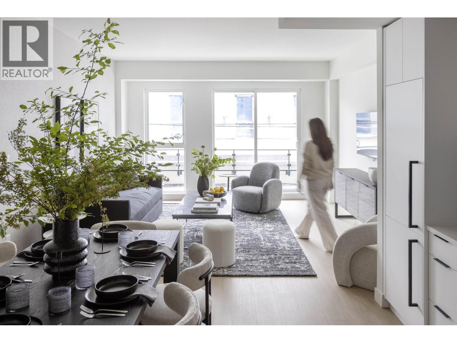 559 422 E 3RD STREET, North Vancouver, British Columbia